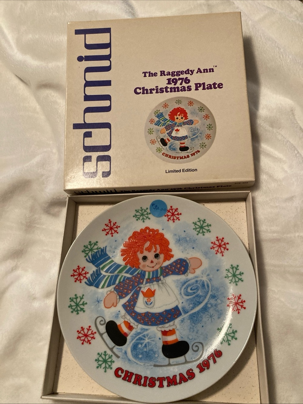 Schmid The Raggedy Ann 1976 Christmas Plate - Red, Blue, Green with Box